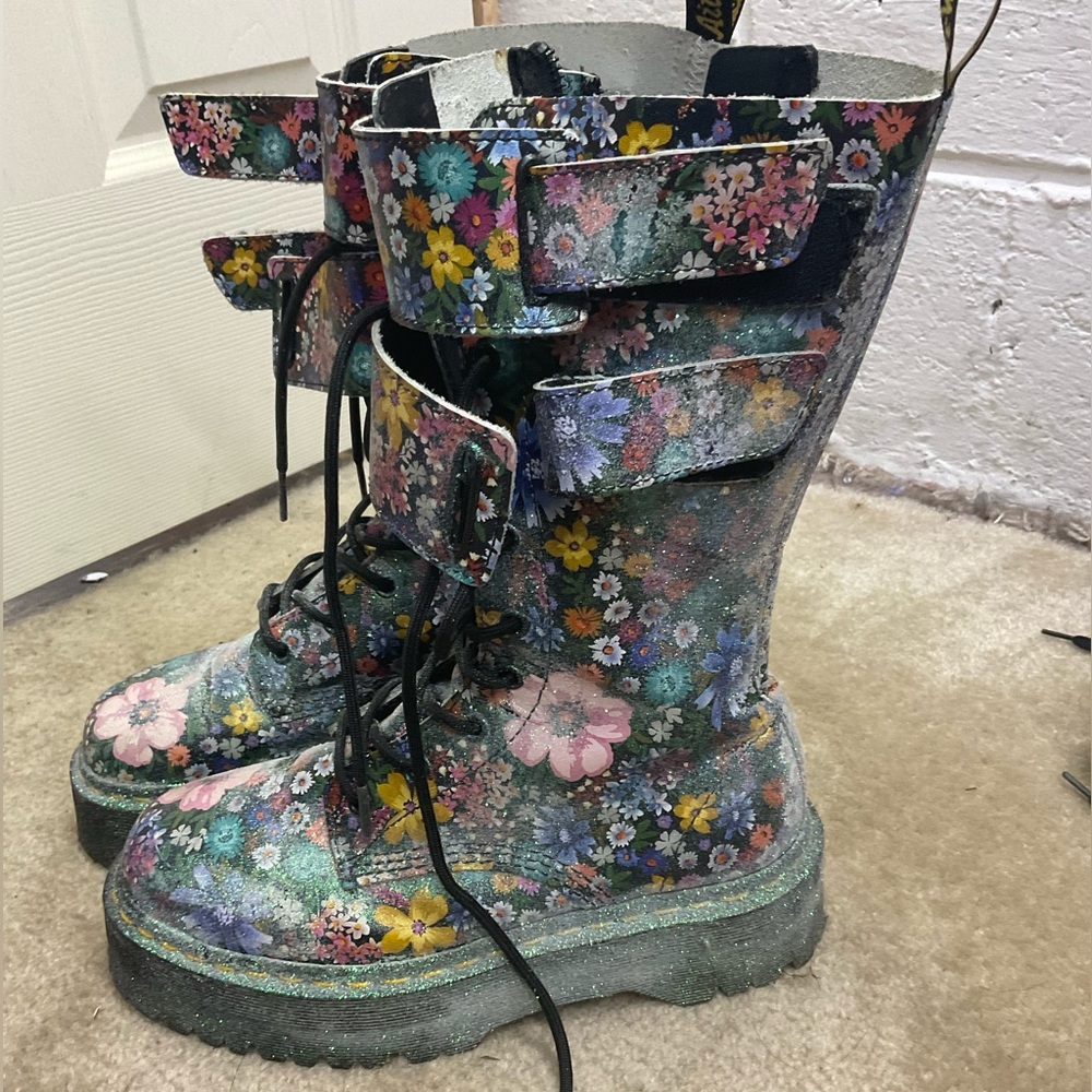 DOC DR. MARTENS WANDERLUST JAGGER PLATFORM FLORAL BOOTS  US:W7 Glittered